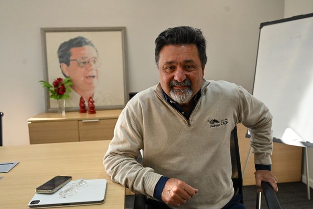 Mario Brondello en su oficina de Villa María. (Martín Llampayas/La Voz)