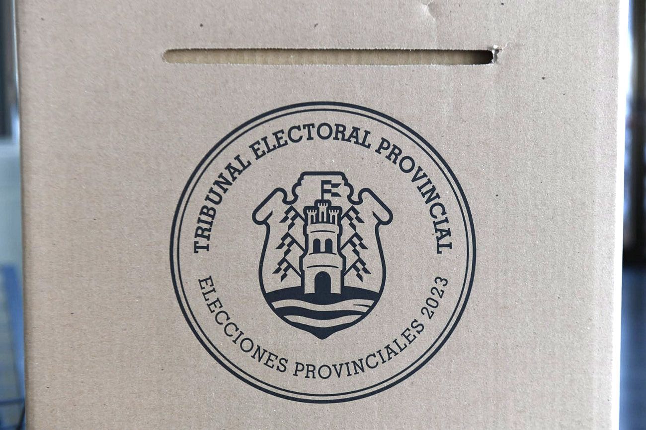 Urna en la Justicia Electoral para las elecciones a gobernador de Córdoba en 2023.