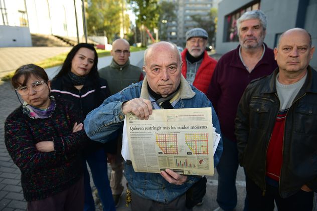 Los vecinos contaron que la circulación masiva de gente y autos se da entre las 23 y las 6 de la mañana, de miércoles a domingos. (Nicolás Bravo / La Voz)