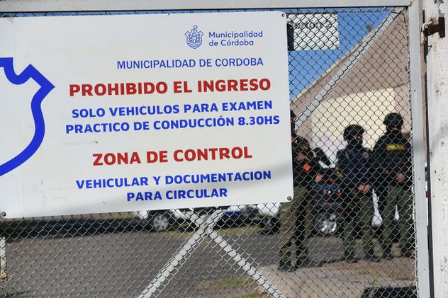 Allanamientos en la Escuela Municipal de Tránsito de la ciudad de Córdoba.
