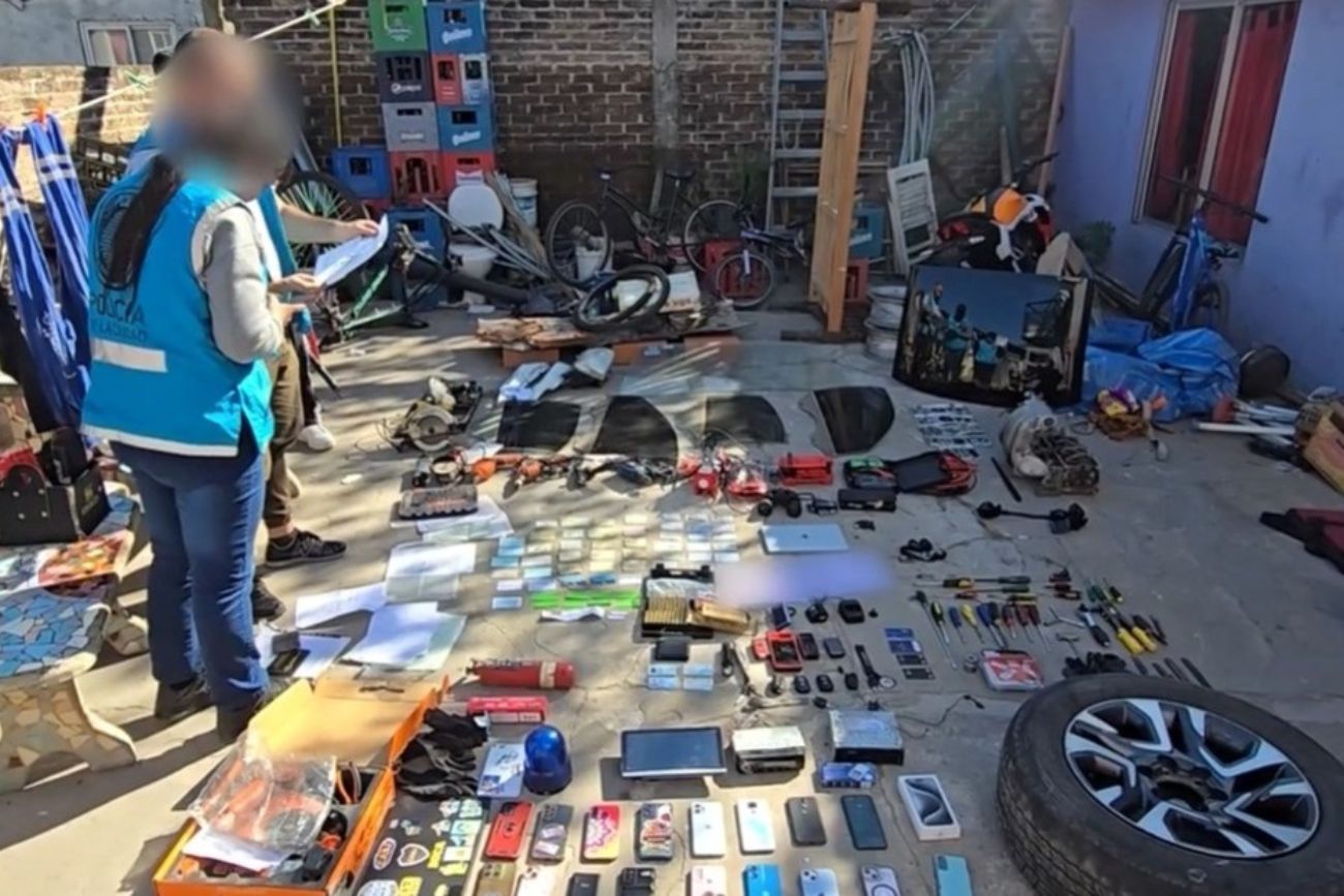 Pagó un hotel alojamiento con QR, lo rastrearon y cayó por integrar una banda que robaba camionetas