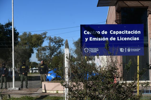 Allanamientos en la Escuela Municipal de Tránsito de la ciudad de Córdoba.