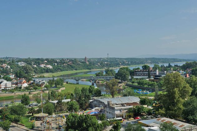 Carlos Paz está en proceso de consolidación como ciudad turística y residencial, dualidad que la posiciona como plaza estratégica para la inversión inmobiliaria, con demanda constante, calidad de vida y proyección futura.
