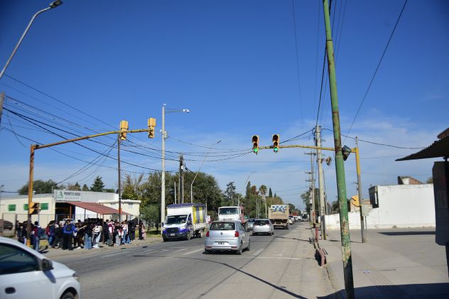 Una estudiante de 12 años, identificada como Guadalupe Díaz, se encuentra internada en estado crítico en el Hospital Infantil tras ser atropellada por un automóvil a la salida del colegio Jorge Ábalos. El siniestro vial ocurrió el lunes por la tarde sobre la avenida Juan B. Justo al 8500,
Foto: Pedro Castillo / La Voz