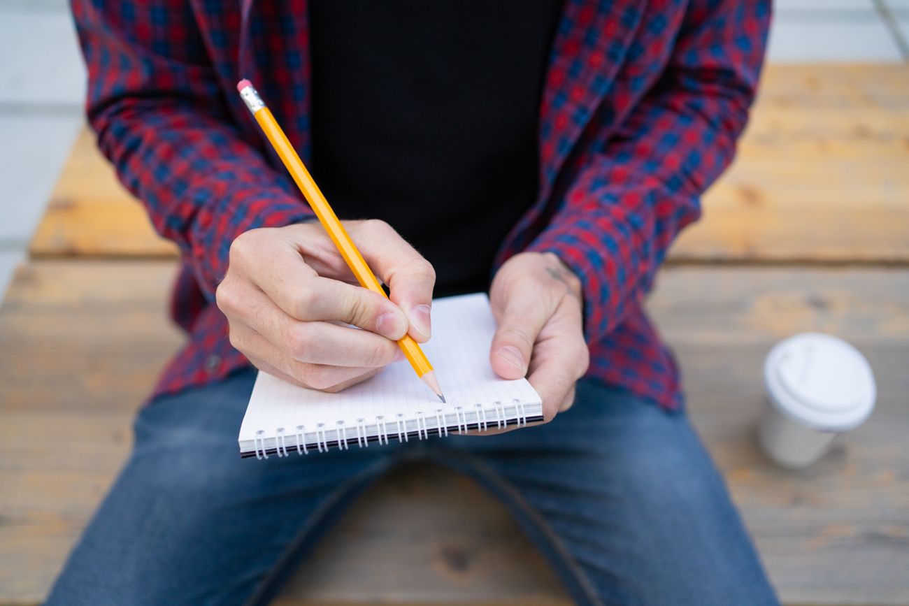 Lo dice la ciencia: qué significa tomar notas a mano, según la psicología