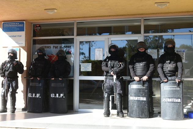 Allanamientos en la Escuela Municipal de Tránsito de la ciudad de Córdoba.