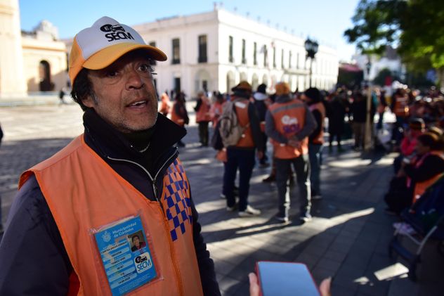 Los naranjitas remarcaron que esperan no salir perjudicados, ya que de sus trabajos dependen las familias que tienen a cargo. (Nicolás Bravo / La Voz)