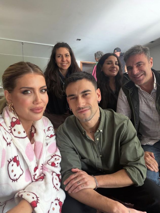 Wanda Nara publicó una foto con parte del equipo de "¿Querés ser mi hijo?".