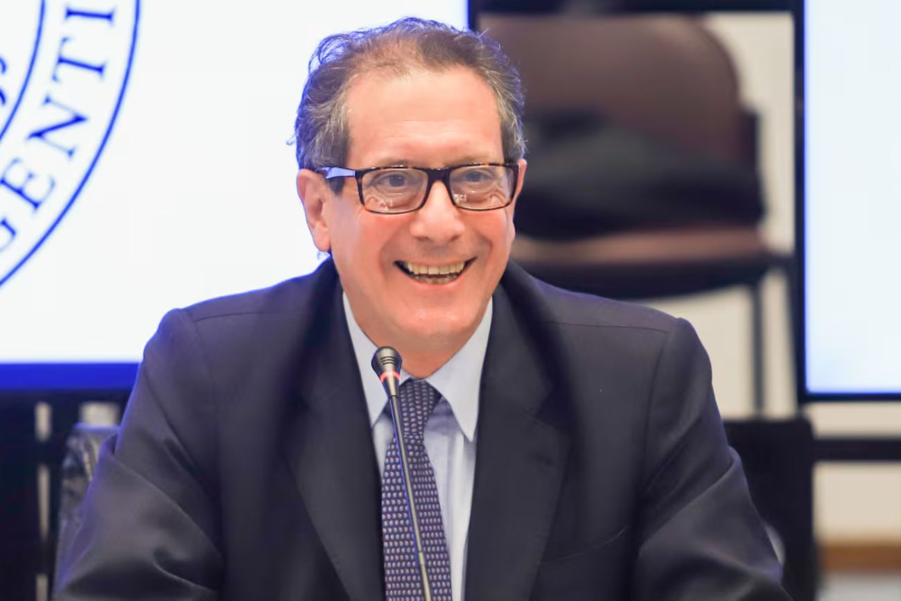 Causa Seguros: un exfuncionario de Alberto defendió el decreto
