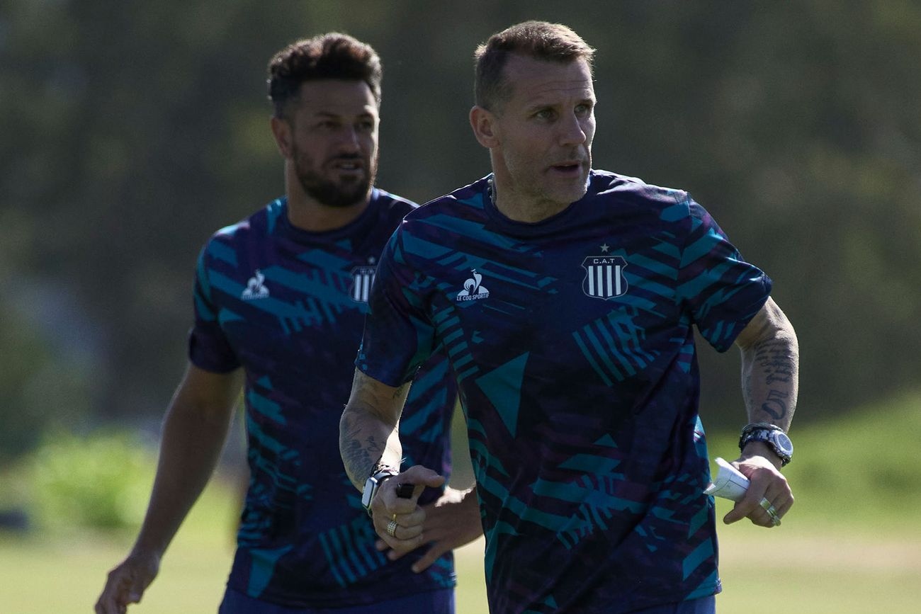 Ezequiel Carboni. Dirigirá a la reserva de Talleres ante Unión de Santa Fe, antes de regresar a Córdoba para hacerse cargo del plantel superior de cara al duelo de Copa Argentina ante Atlético Tucumán en Newell's.