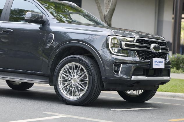 La banda de rodamiento fue optimizada para filtrar vibraciones y reducir el ruido de rodaje, un factor clave para la experiencia de manejo en autos electrificados.