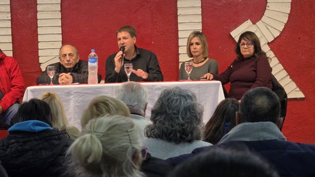 Gvozdenovich, junto con los legisladores Nicolás, Ferrero y Contrera.