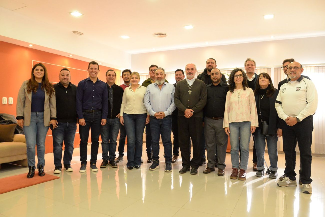 Monseñor Dante Braida, se reunió en la sede de Agec con dirigentes gremiales cordobeses. Comienza la organización de la Semana Social que se realizará por primera vez en la ciudad de Córdoba. (Prensa Agec) 