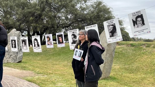 Acto en memoria de los desaparecidos villamarienses, tras hallazgos de restos en el centro de detención ilegal de La Perla. 