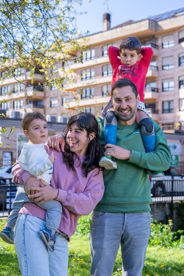 Mael, el niño al que le amputaron sus manos y pies tras luchar contra el “dragón del meningococo”.