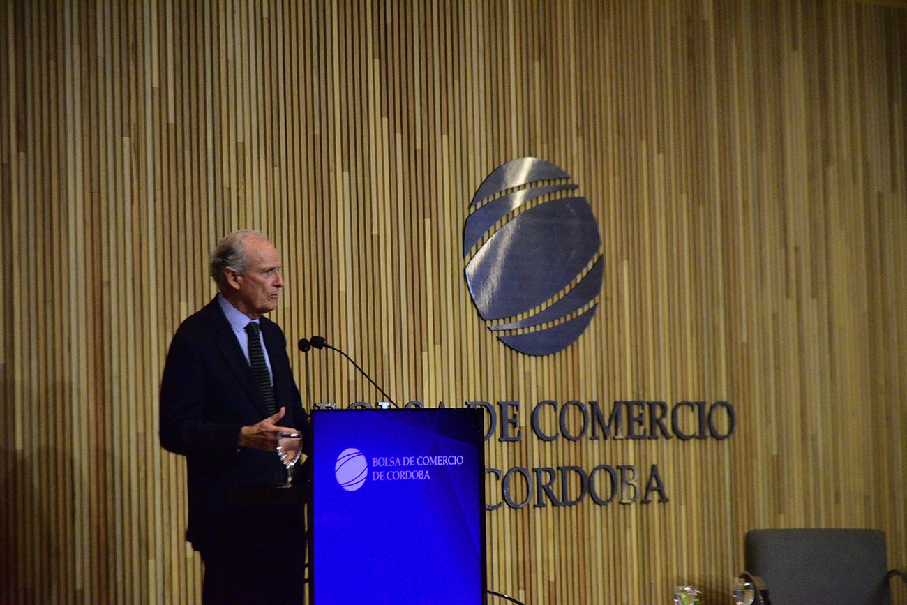 Manuel Tagle participa de un nuevo ciclo de coyuntura en la Bolsa de Comercio de Córdoba. 