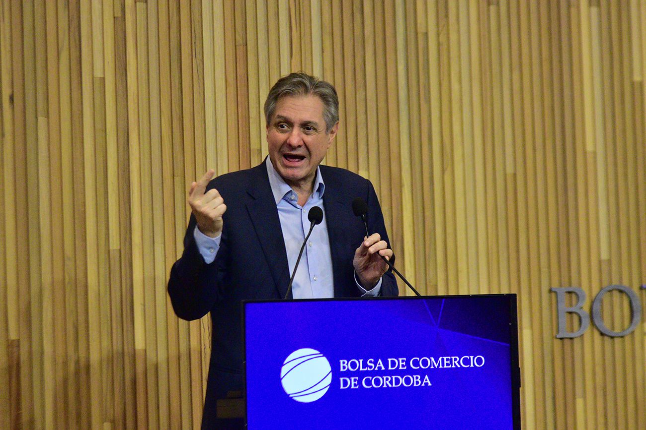 José Luis Daza participa de un nuevo ciclo de coyuntura en la Bolsa de Comercio de Córdoba. 