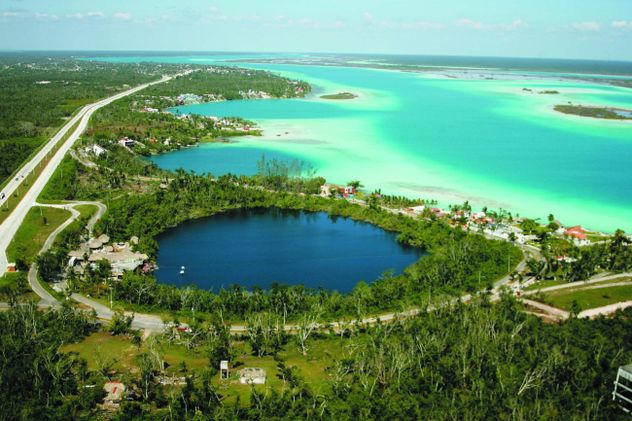 Bacalar cautiva con la Laguna de los Siete Colores y un entorno perfecto para desconectarse.