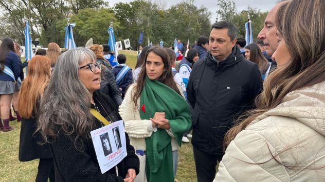 Acto en memoria de los desaparecidos villamarienses, tras hallazgos de restos en el centro de detención ilegal de La Perla. 