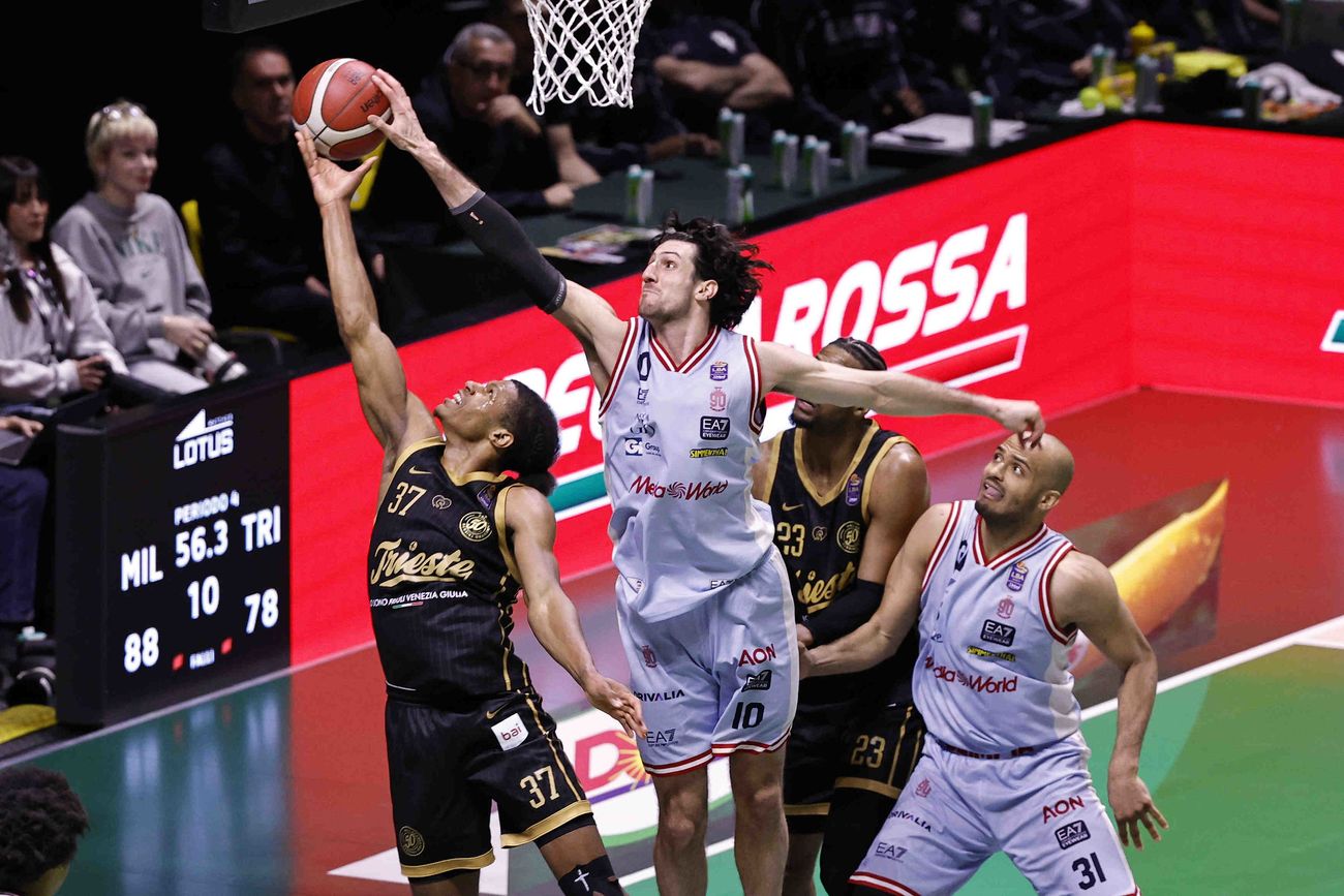 Leandro Bolmaro fue elegido el Mejor jugador defensivo del básquet italiano. (Prensa Olimpia Milano)