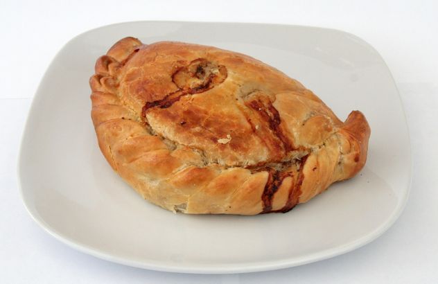Empanadas británicas: qué son las cornish pasties y por qué se diferencian de las argentinas.