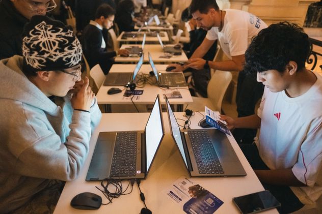 Brújula es una herramienta de inteligencia artificial que busca identificar habilidades y competencias más allá del currículum tradicional.