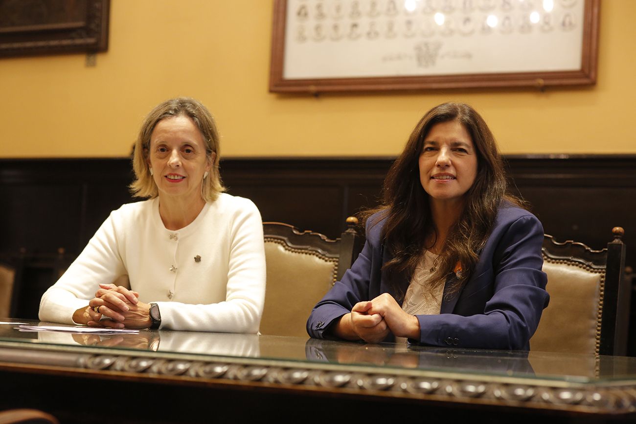 Gabriela Helale (izq) y María José Alcázar (der). Por primera vez en la historia de la institución, dos mujeres se postulan para la dirección del Colegio Monserrat.