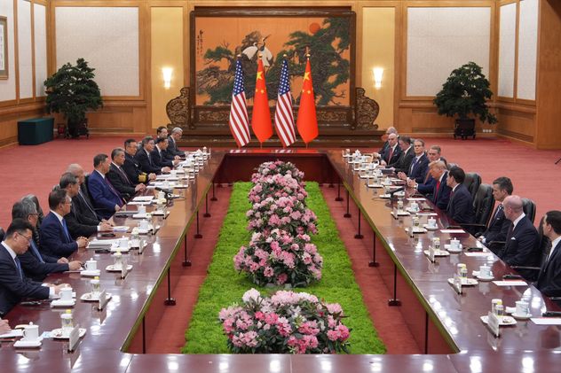 El presidente Donald Trump se reúne con el presidente de China, Xi Jinping, en el Gran Salón del Pueblo, el 14 de mayo de 2026, en Beijing. (Mark Schiefelbein)