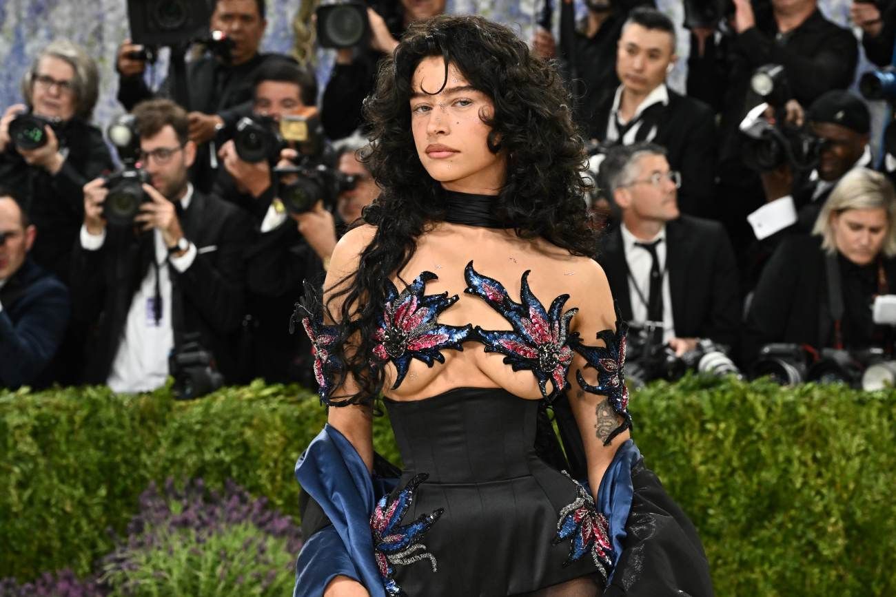 Odessa A'zion, el reciente 4 de mayo en la gala benéfica del Costume Institute del Museo Metropolitano de Arte de Nueva York, donde se  celebró la inauguración de la exposición "Costume Art". (Evan Agostini/ Invision/ AP)