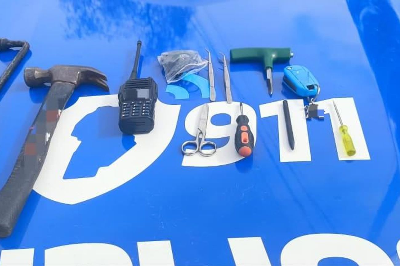 Inseguridad. Los sujetos quedaron detenidos tras ser sorprendidos intentando inhibir vehículo en un supermercado de la avenida Recta Martinolli.
