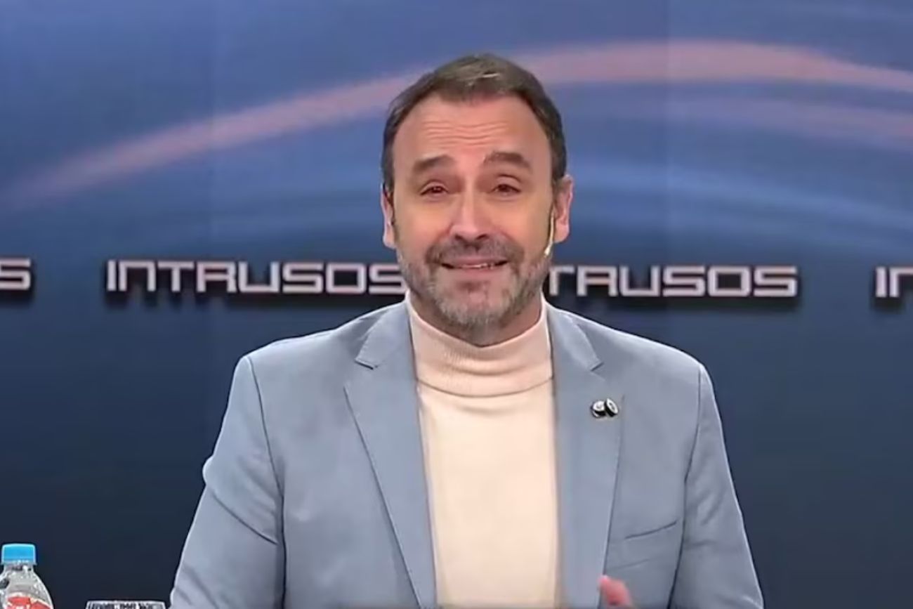Adrián Pallares, emocionado por la situación de su amigo.