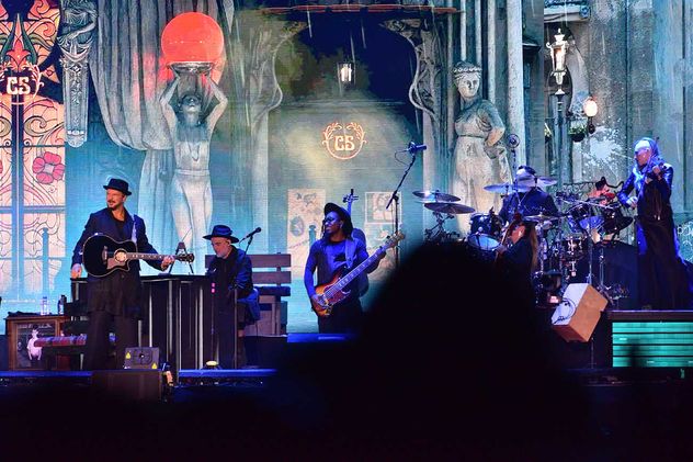 Fans en el show de Ricardo Arjona en la cancha de Instituto.