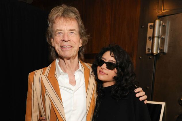 Mick Jagger, junto a Odessa A’zion, la nueva musa Stone.