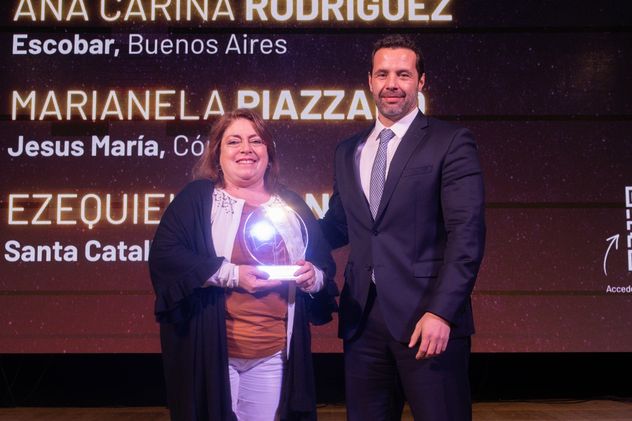 Marianela Piazzano, funcionaria de Jesús María, fue galardonada por Banco Macro debido a su labor en planificación estratégica.