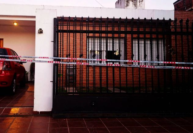 Tragedia en barrio Altos de Vélez Sarsfield: murió una niña tras caerle un portón encima.