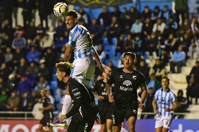 Racing recibió a Central Norte de Salta en el estadio Miguel Sancho de Nueva Italia. 
