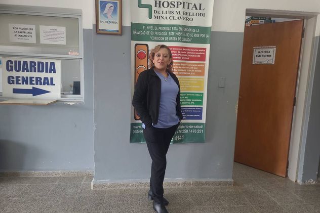 “Ser enfermera en un hospital chico es muy gratificante por el contacto cercano con las personas, aunque implica mucha responsabilidad”, diceLaura Conde, enfermera del hospital de Mina Clavero. 