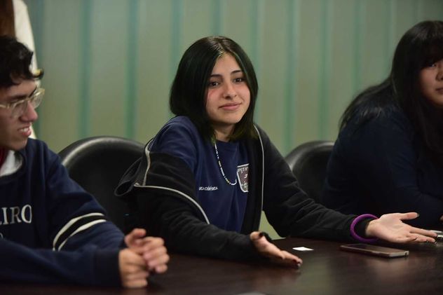 En la Legislatura ,mesa de diálogo participativo sobre el uso de pantallas con alumnos de escuelas.