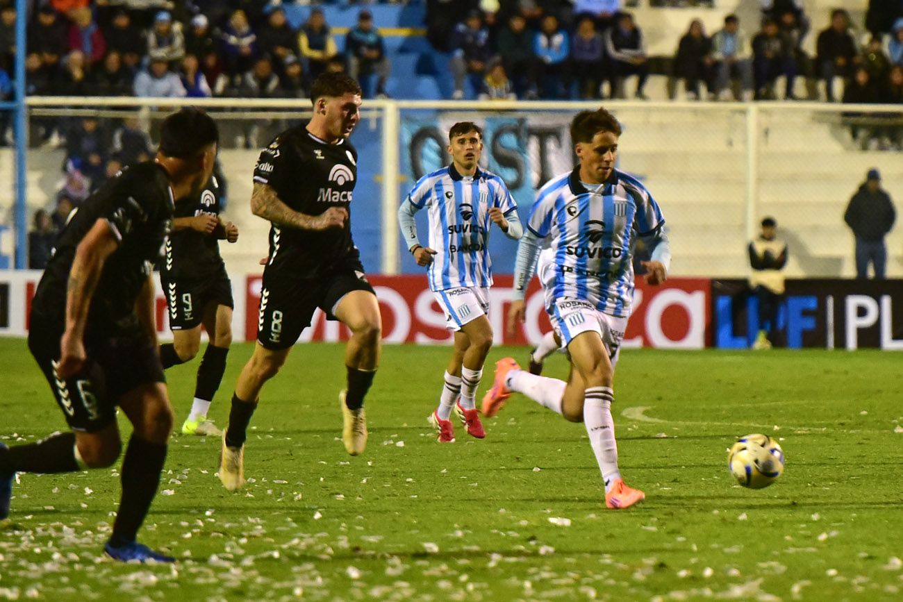 Racing recibió a Central Norte de Salta en el estadio Miguel Sancho de Nueva Italia.  