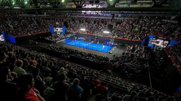 Carlos Tevez en el torneo de Padel de Buenos Aires.