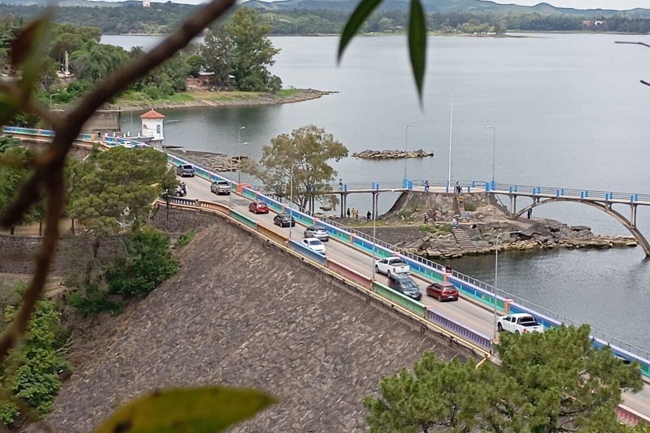 Dique Embalse del río Tercero, en el Valle de Calamuchita. Es el mayor de Córdoba en superficie. 