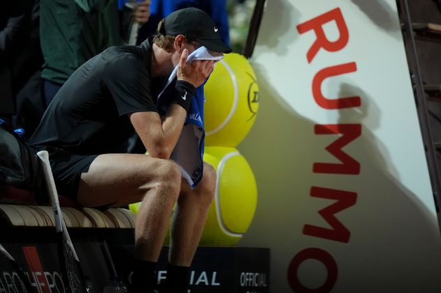 El italiano sufrió vomitos, mareos y calambres en la semifinal del torneo de Roma ante Medvedev.