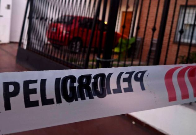 Tragedia en barrio Altos de Vélez Sarsfield: murió una niña tras caerle un portón encima.