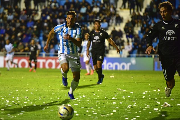 Racing recibió a Central Norte de Salta en el estadio Miguel Sancho de Nueva Italia. 