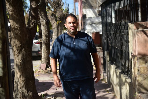 “La enfermería es un una trabajo gratificante, muy noble”, sostuvo Matías Pou (39), enfermero del Hospital Materno Neonatal de Córdoba.
(Pedro Castillo)