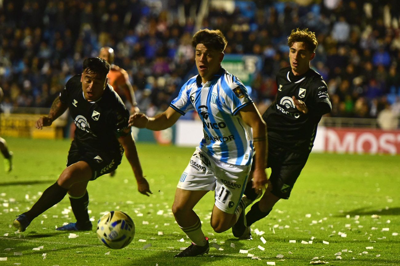 Racing perdió con Central Norte de Salta en el estadio Miguel Sancho de Nueva Italia. Fue su último partido en casa. 