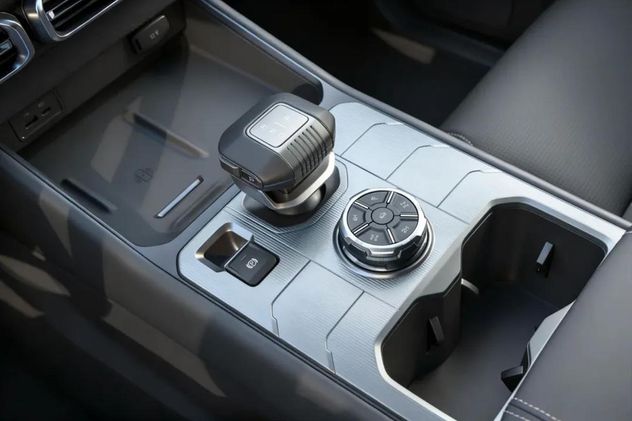 La Rely R8 cuenta con opciones de cajas manual de seis marchas o automática de ocho, para ambos casos, la tracción es 4×4.