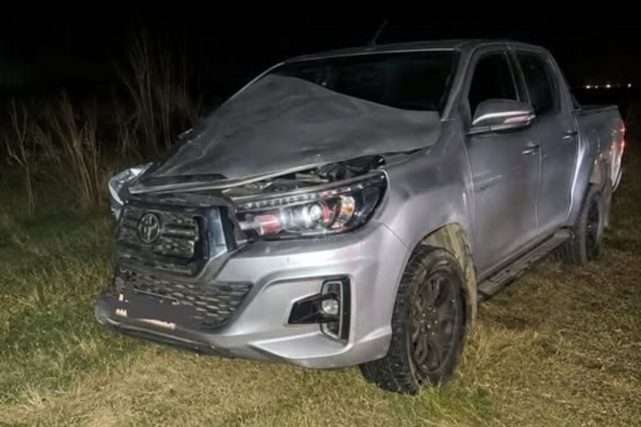 Córdoba: dos jóvenes de 19 y 21 años murieron tras un choque entre una moto y una camioneta