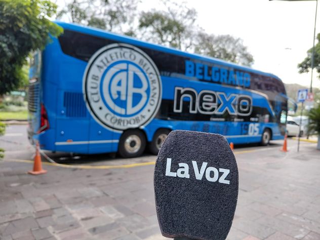 Hinchas de Belgrano en Buenos Aires a la espera de la semifinal.