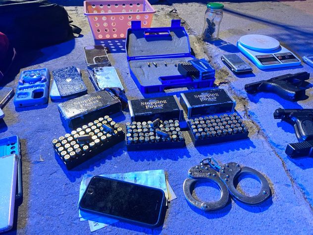 Decomiso de drogas y armas en un operativo antinarcotráfico en barrio Campo de la Ribera.